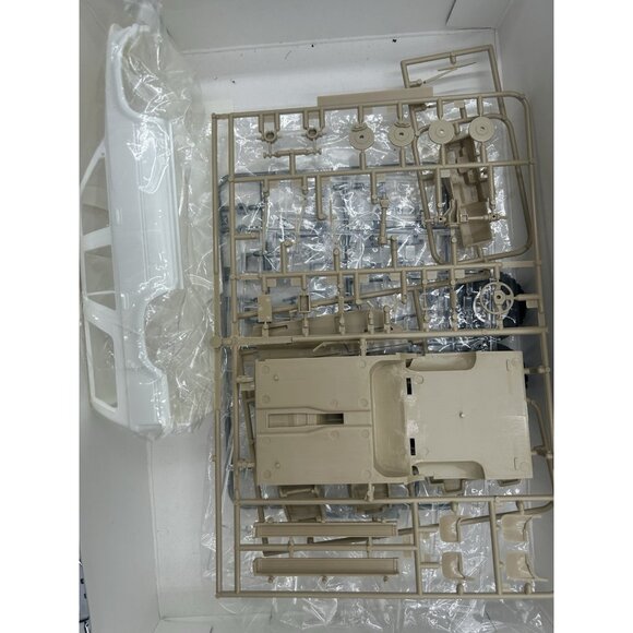 AOSHIMA TOYOTA 4RUNNER SURF HIGH RIDER U.S. 1991 LHD 1:24 MODEL Open Box - Picture 9 of 12